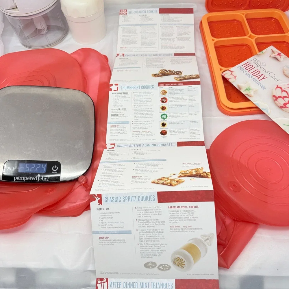 Lot of Pampered Chef Kitchen goodies Digital Scale Manual Chopper Silicone Lids